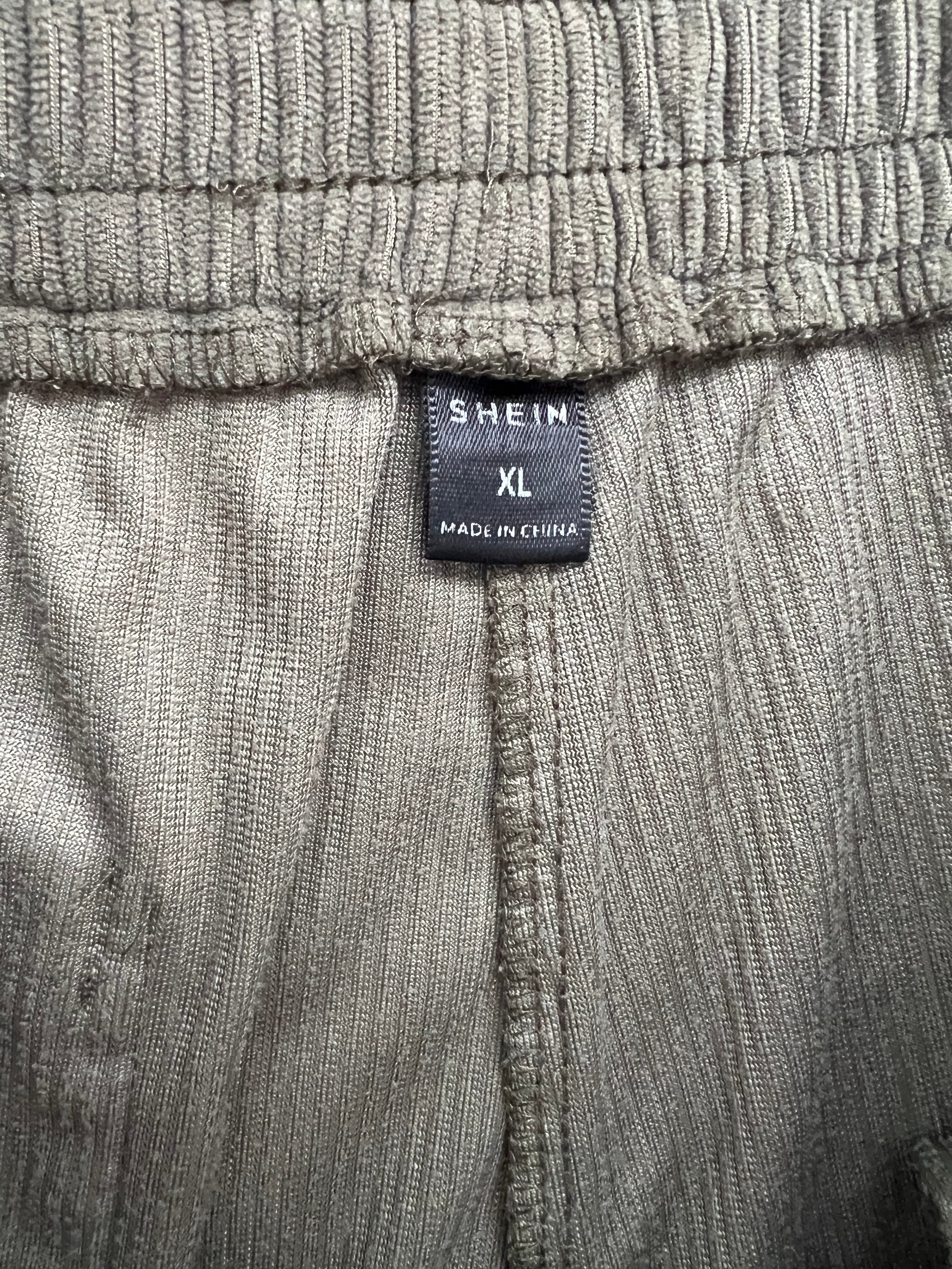 Shein - Loose Fit Corduroy Shorts (L)