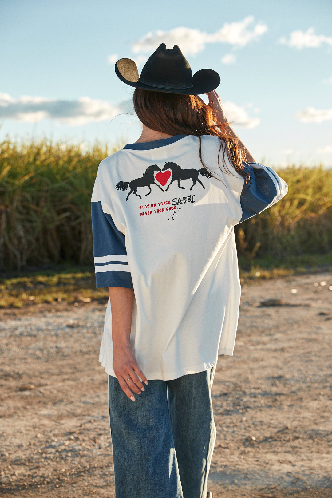 Sabbi - The Very Oversized Country Music V Neck Tee (XL)