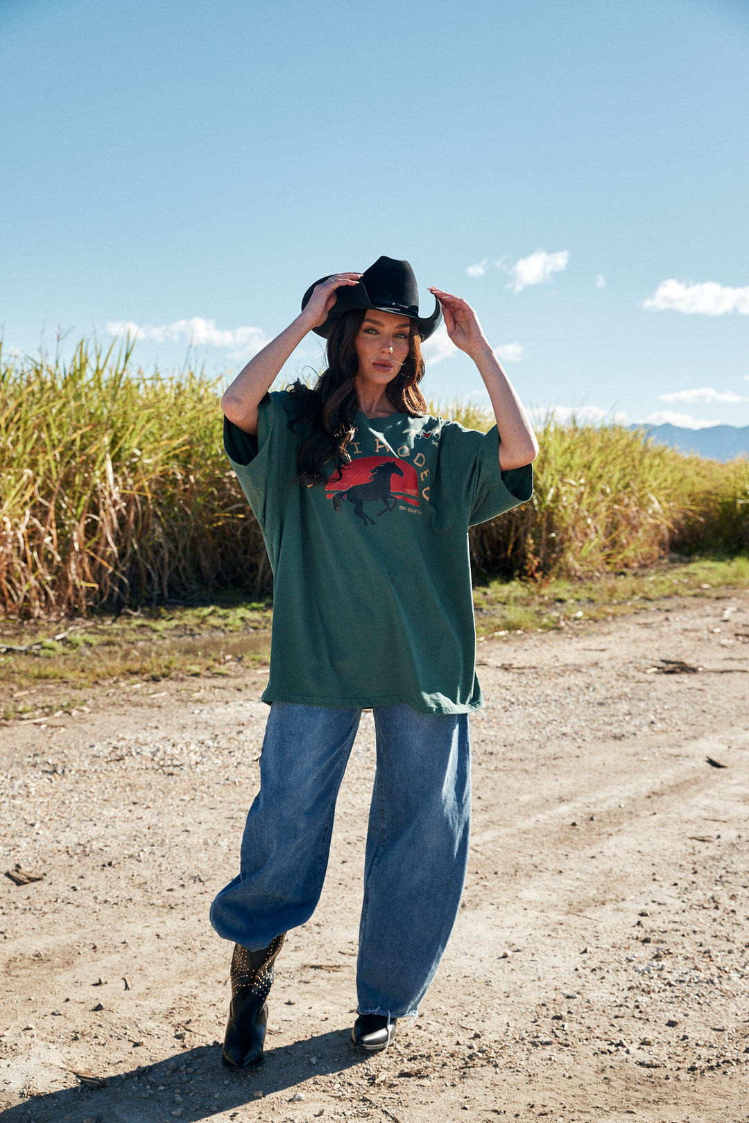 Sabbi - The Very Oversized I Love Country Music Tee (L)
